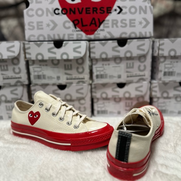COMME DES GARÇONS PLAY
Off-White & Red Converse Edition Chuck 70 Sneakers - Picture 2 of 8